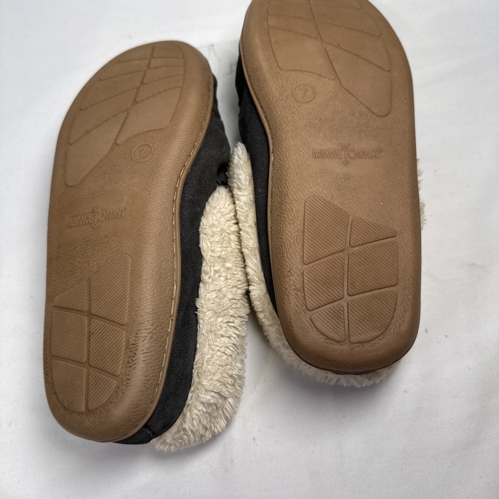 Minnetonka Fuzzy Moccasins size 7 Women's  Cozy Slippers Heather - Picture 7 of 8
